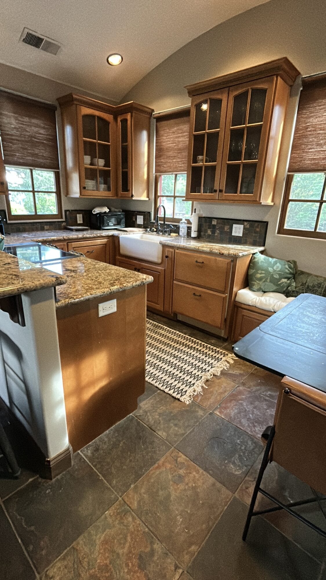 Professional Home Cleaning Service in Sacramento CA – Dining Room Deep Cleaning