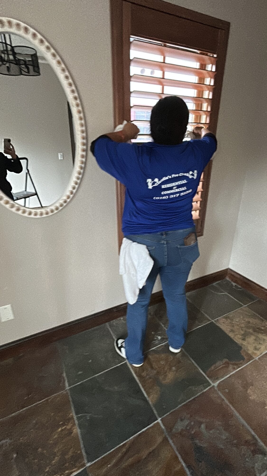 Professional deep cleaning service in River Park Sacramento CA cleaning residential living areas and detailed home surfaces
