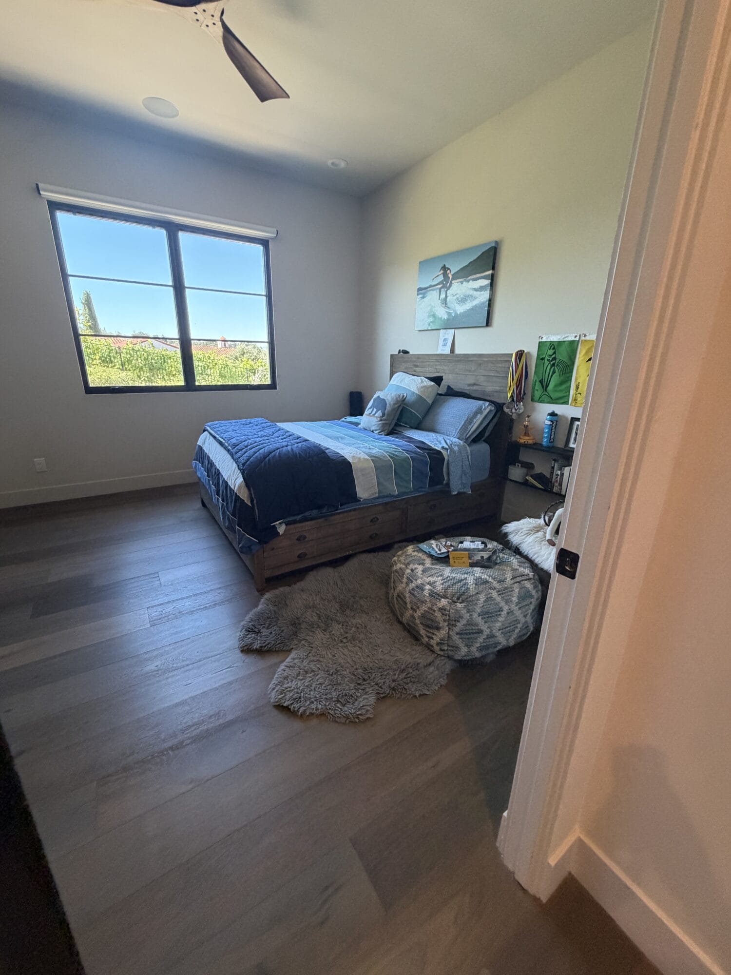 Professional deep cleaning technician cleaning a home in Hollywood Park, Sacramento, CA
