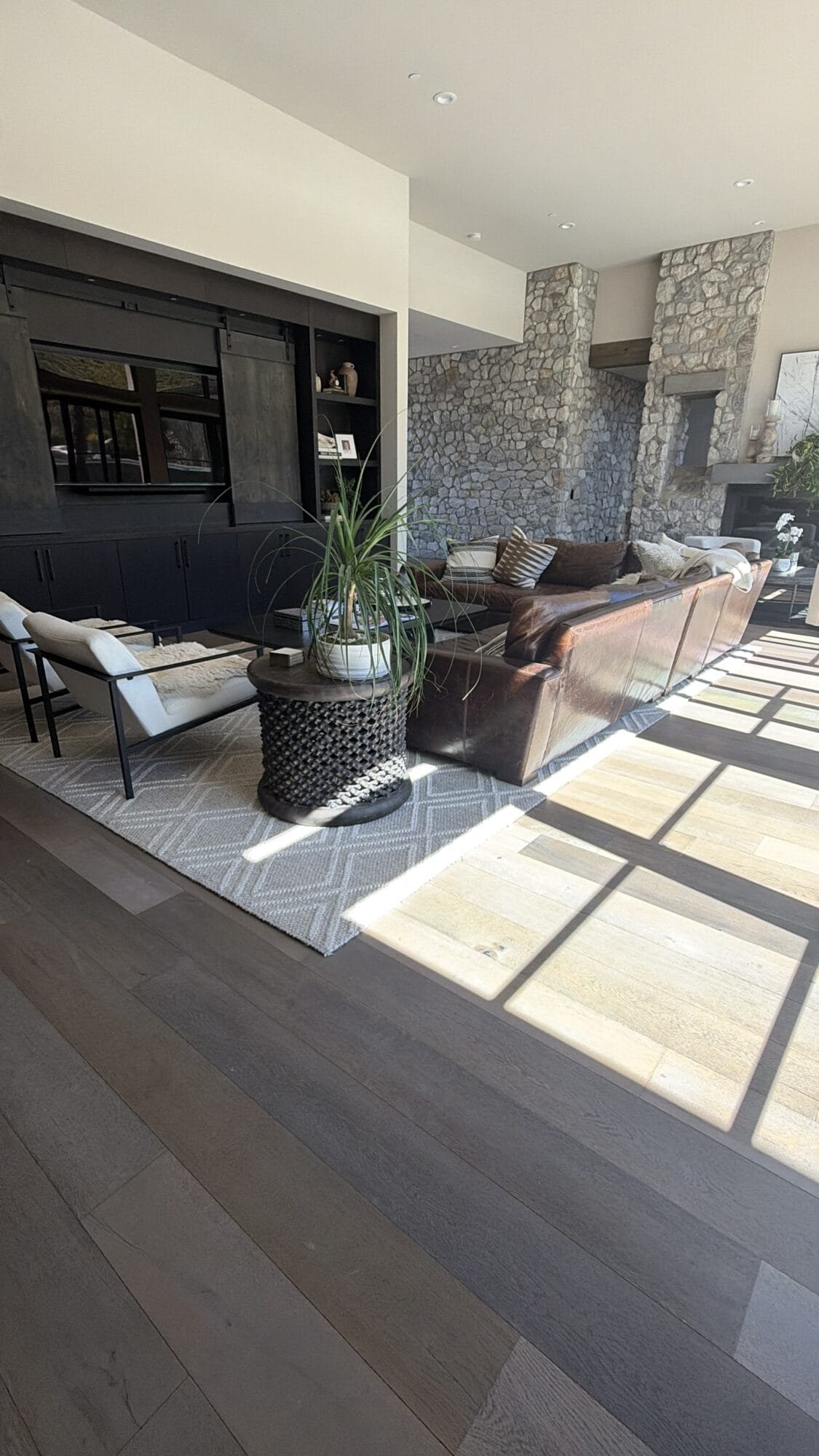 Recurring living room cleaning service in Hollywood Park, CA by Claudia's Pro Cleaning