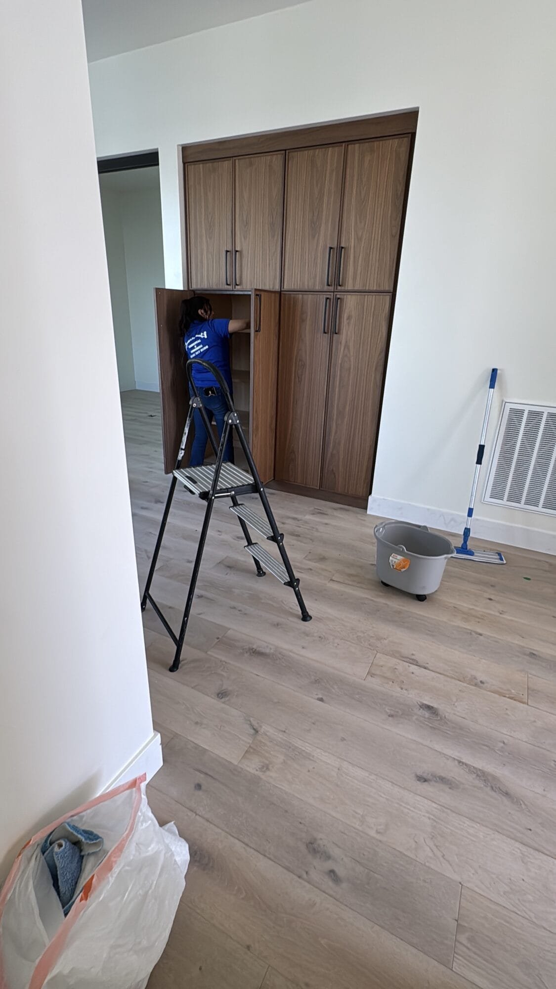 Move out cleaning service in Boulevard Park Sacramento CA preparing an empty home for new occupants