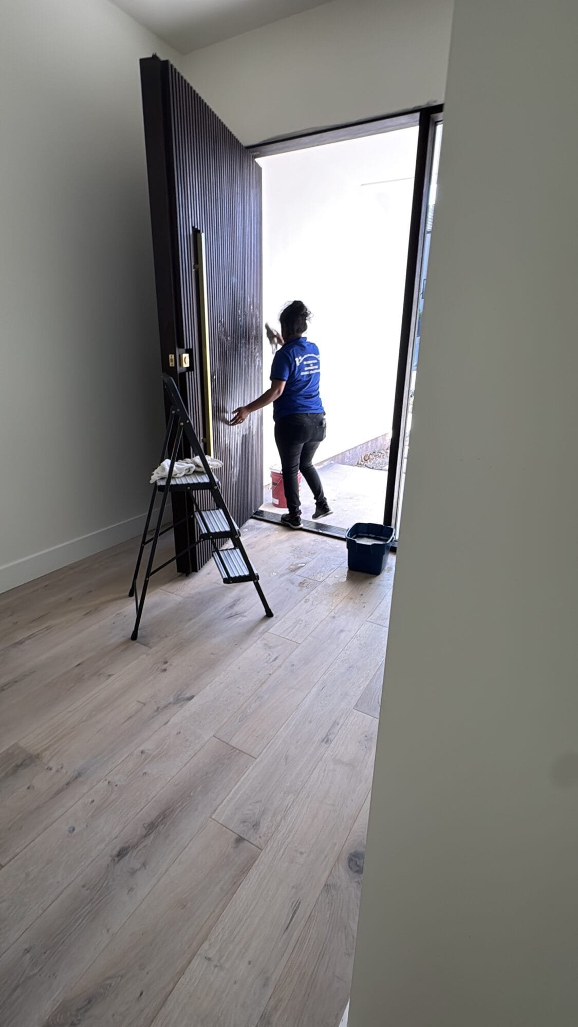 Professional maid services cleaning a kitchen in Yuba City, CA