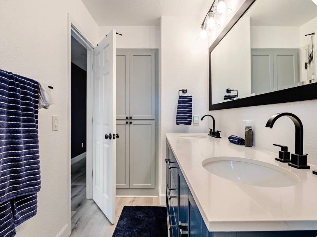Deep cleaned modern kitchen in South Land Park, Sacramento, CA by Claudia's Pro Cleaning