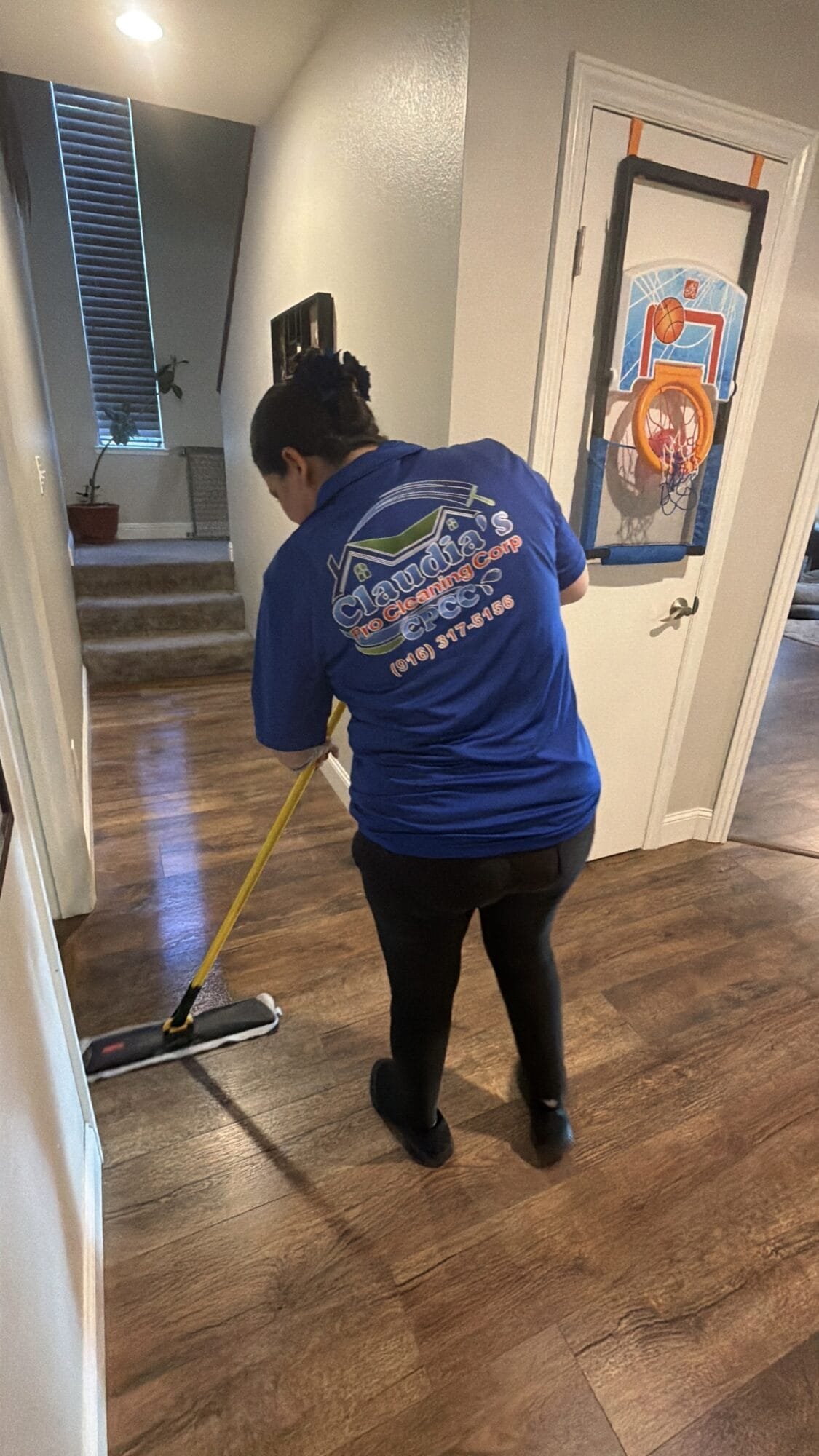 Professional move-in and move-out cleaning technician in Marshall Village, Sacramento, CA