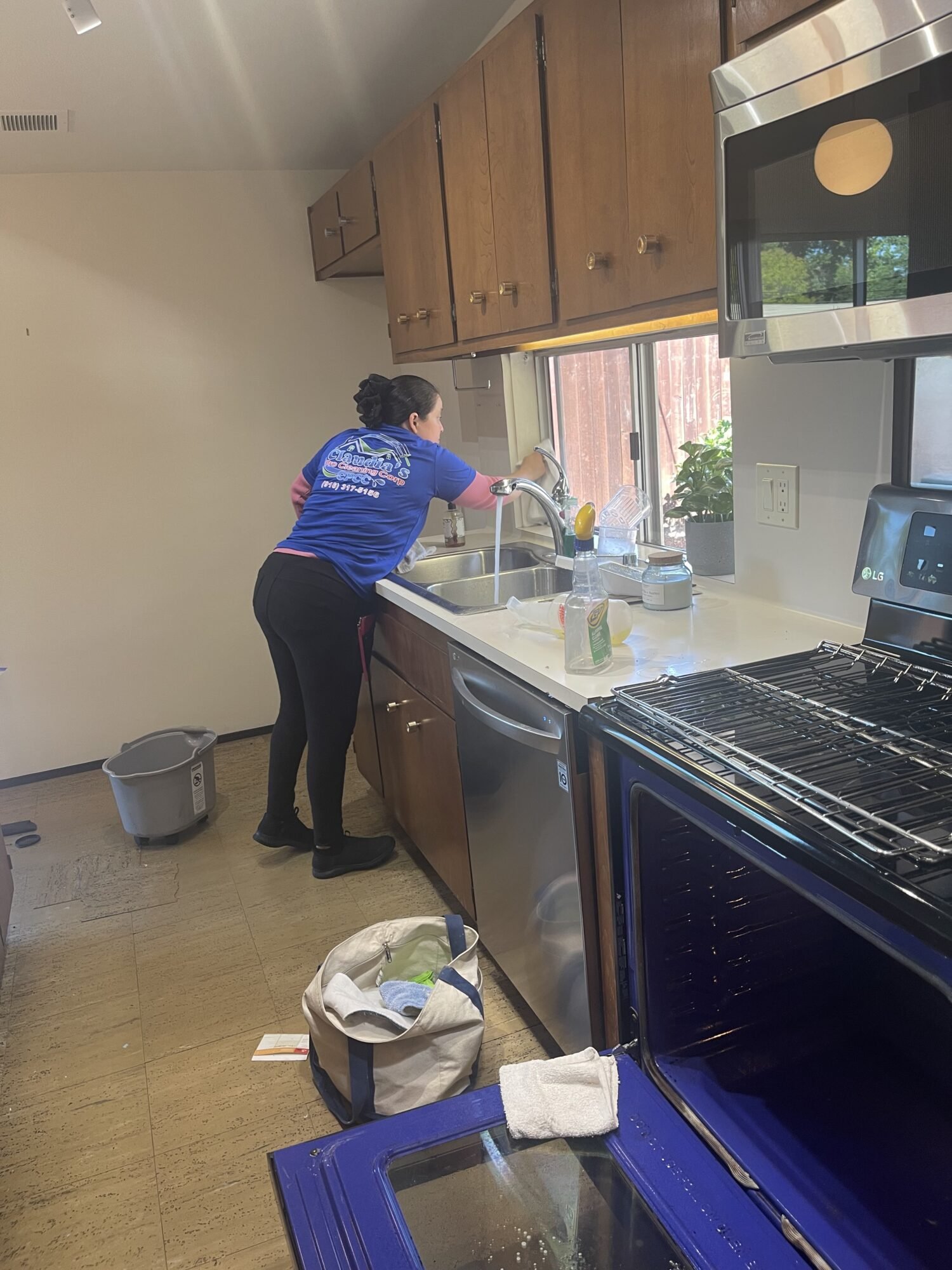 Professional maid services cleaning a kitchen in Yuba City, CA