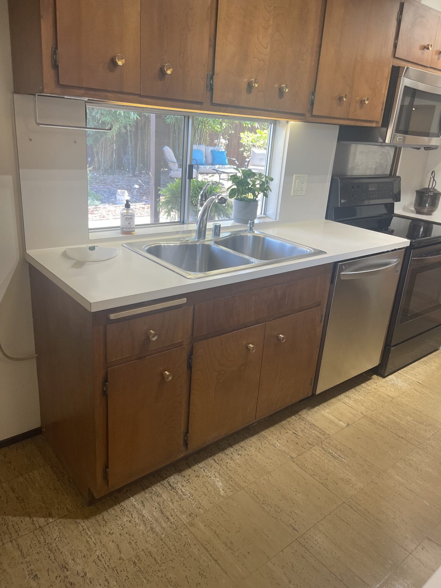 Deep cleaning services in American River Canyon CA by Claudia’s Pro Cleaning