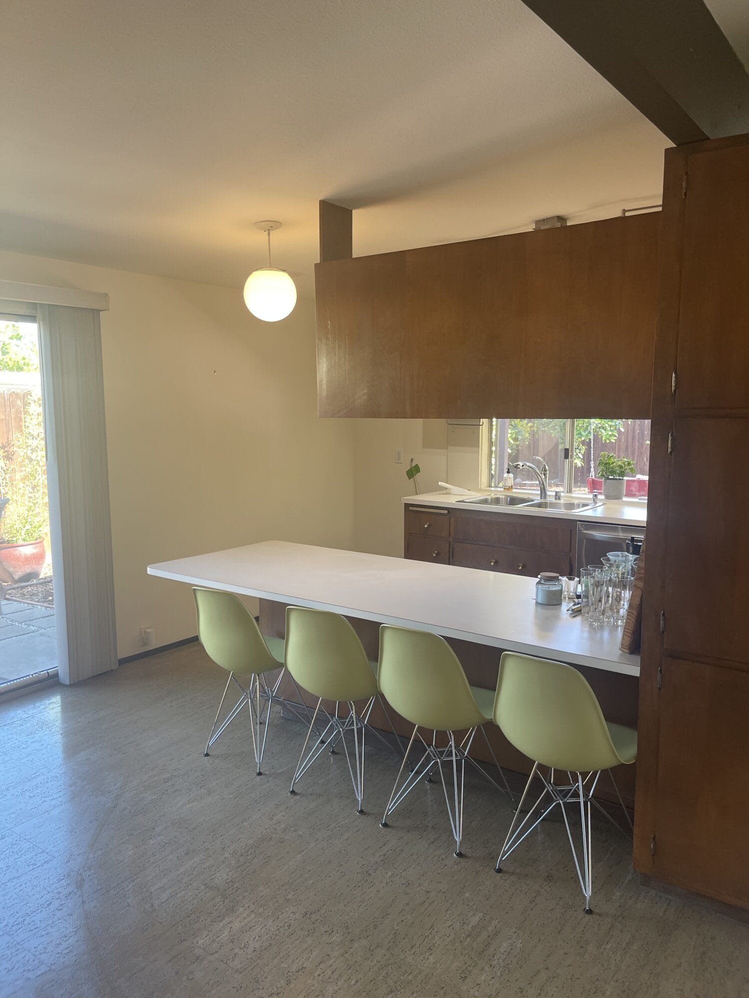 Professional maid services cleaning a kitchen in Yuba City, CA
