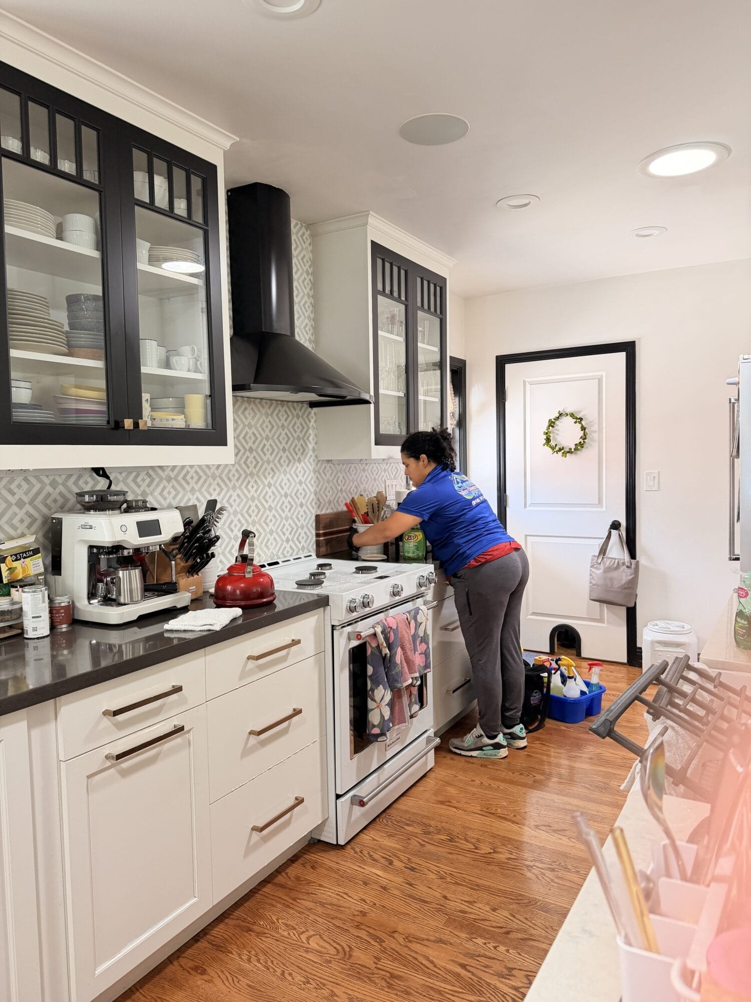 Professional kitchen deep cleaning in Fair Oaks, CA by Claudia’s Pro Cleaning