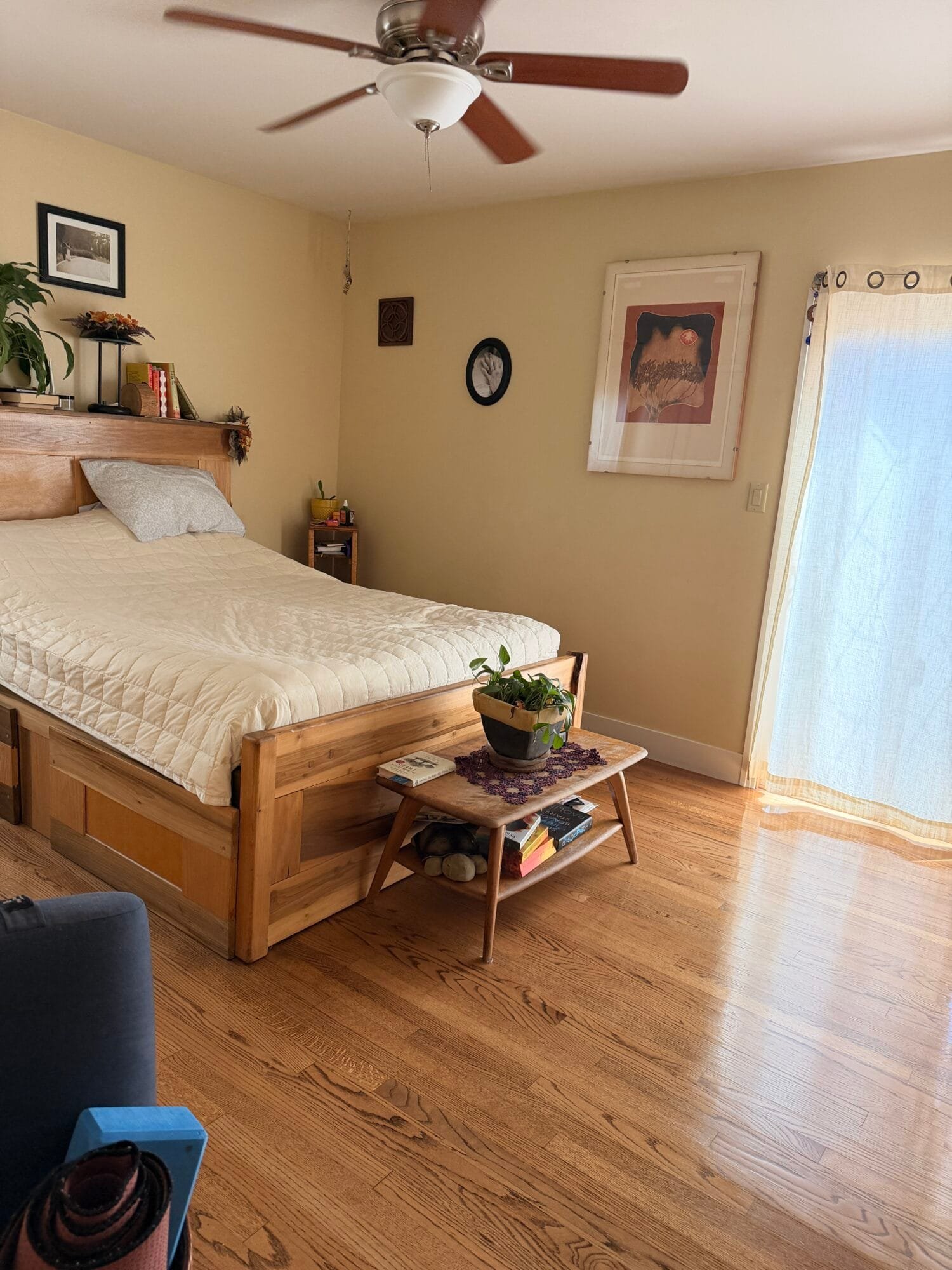 Professional deep cleaning team cleaning a living room in Lincoln, CA